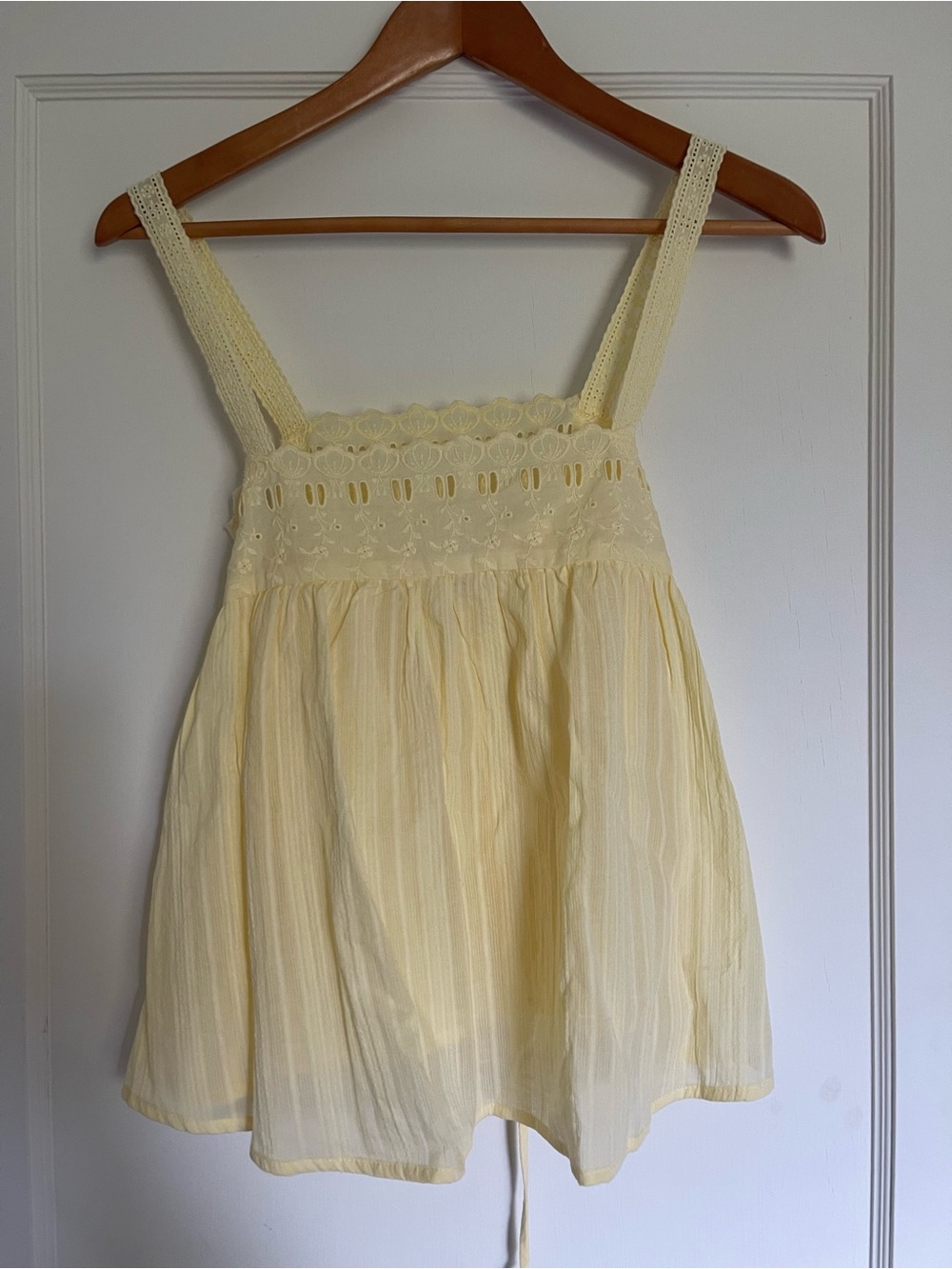 Yellow eyelet tank